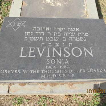 LEVINSON Sonia 1906-1982