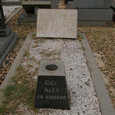 LOGGERENBERG Giel, van 191?-1991 &amp; Tienie ?