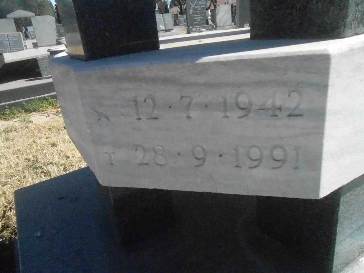 LOOTS L. 1942-1991