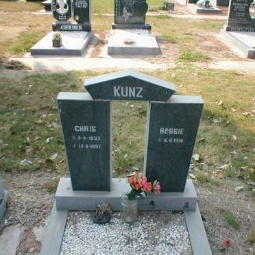 KUNZ Chris 1933-1997 &amp; Bessie 1936-