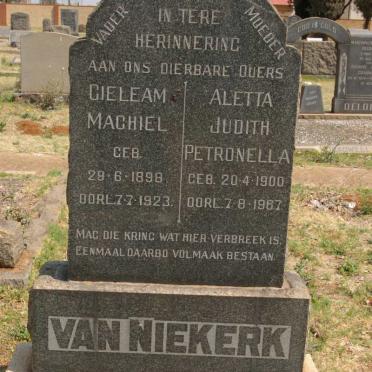 NIEKERK Gieleam Machiel, van 1898-1923 &amp; Aletta Judith Petronella 1900-1967