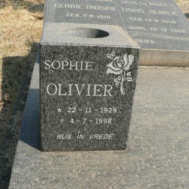 OLIVIER Sophie 1929-1998