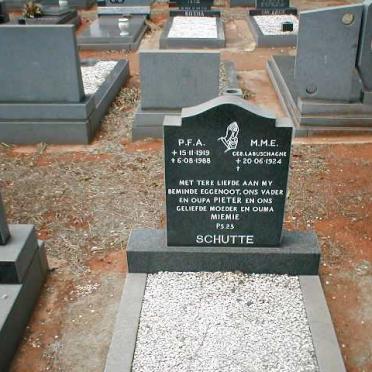 SCHUTTE P.F.A. 1919-1988 &amp; M.M.E. LABUSCHAGNE 1924-