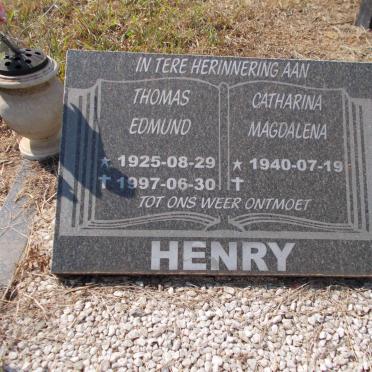 HENRY Thomas Edmund 1925-1997 &amp; Catharina Magdalena 1940-