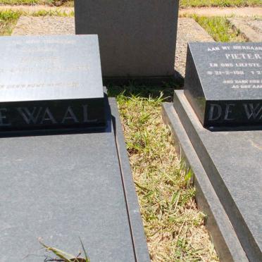 WAAL Pieter, de 1911-1958 &amp; Marie 1910-1982 