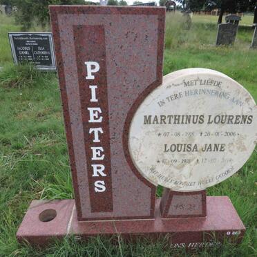 PIETERS Marthinus Lourens 1918-2006 & Louisa Jane 1921-2014