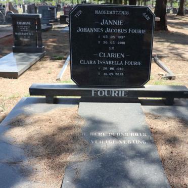 FOURIE Johannes Jacobus 1937-2001 & Clara Issabella 1940-2015