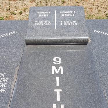 SMITH Frederick Ernest 1915-1999 &amp; Petronella Francina 1921-2006