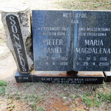 SONNEKUS Pieter Daniel 1912-1992 &amp; Maria Magdalena 1916-2000