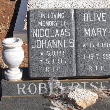 ROBERTSE Nicolaas Johannes 1915-1987 &amp; Olive Mary 1915-1999