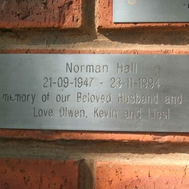 HALL Norman 1947-1994