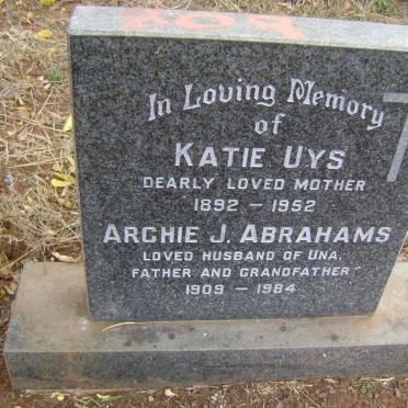 ABRAHAMS Archie J. 1909-1984 :: UYS Katie 1892-1952