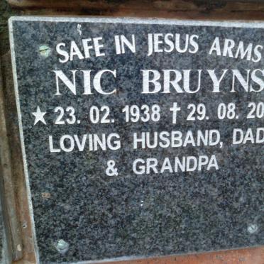 BRUYNS Nic 1938-2001