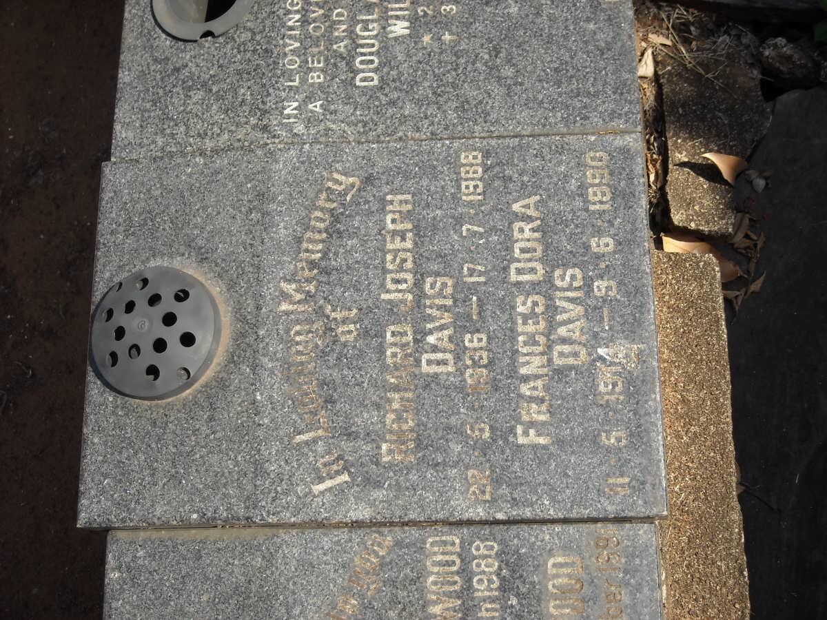 DAVIS Richard Joseph 1936-1988 :: DAVIS Frances Dora 1914-1990