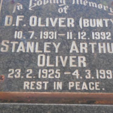 OLIVER Stanley Arthur 1925-1998 &amp; D.F. 1931-1992