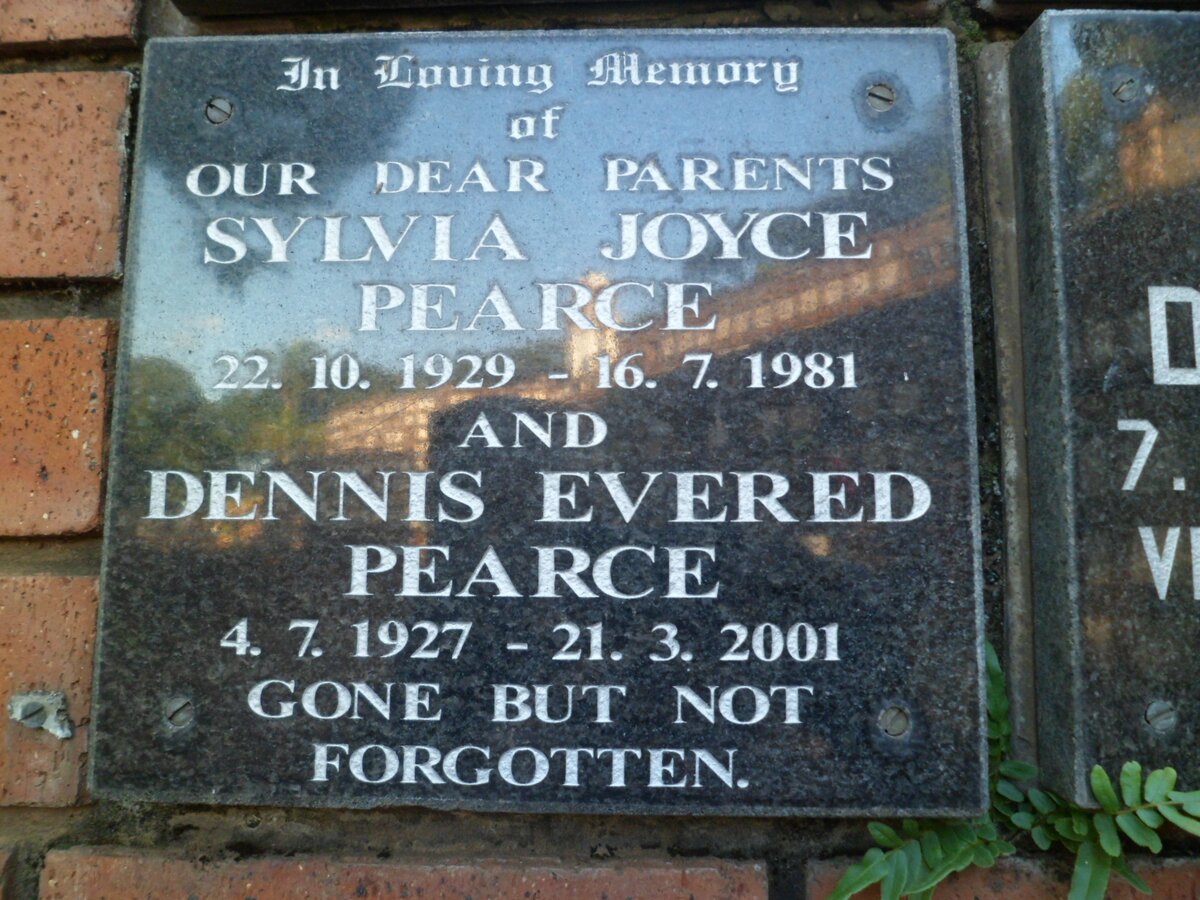 PEARCE Dennis Evered 1927-2001 &amp; Sylvia Joyce 1929-1981