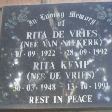 VRIES Rita, de nee van NIEKERK 1922-1992 :: KEMP Rita nee de VRIES 1948-1991