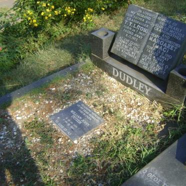 DUDLEY T.T.L. 1907-1972 &amp; Margaret 1910-1992 :: PETZER William John 1936-2011