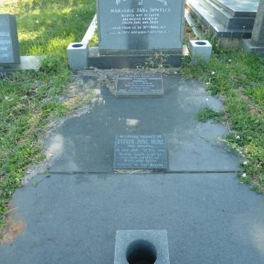 HOWELLS Lorenzo Edward 1911-1999 &amp; Marjorie Jane -1971 :: HUME Evelyn June nee HOWELLS 1936-2001