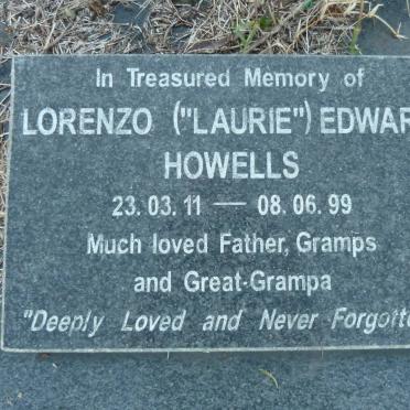 HOWELLS Lorenzo Edward 1911-1999 &amp; Marjorie Jane -1971 :: HUME Evelyn June nee HOWELLS 1936-2001