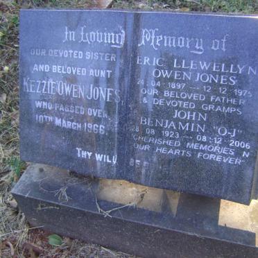 JONES Eric Llewelyn, OWEN 1897-1975 :: OWEN JONES Kezzie -1966 :: OWEN JONES John Benjamin 1923-2006