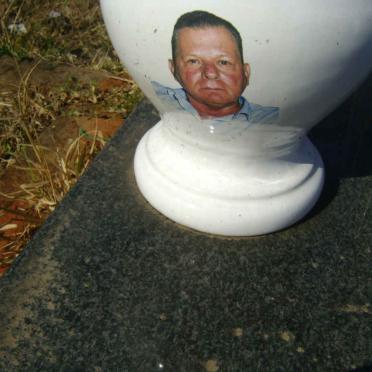 KRUGER Frank Edward 1935-2004 &amp; Chrissie Irene Marcelle 1936-2009