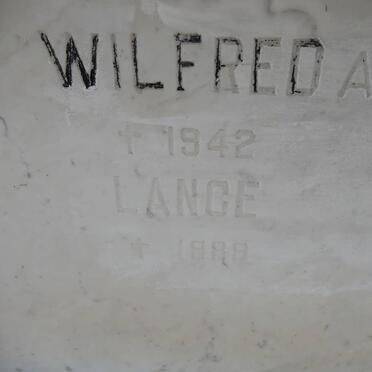 KNIGHT Wilfred  -1942 &amp; Evelyn -1945 :: KNIGHT Lance -1989 :: KNIGHT Phyllis -1986