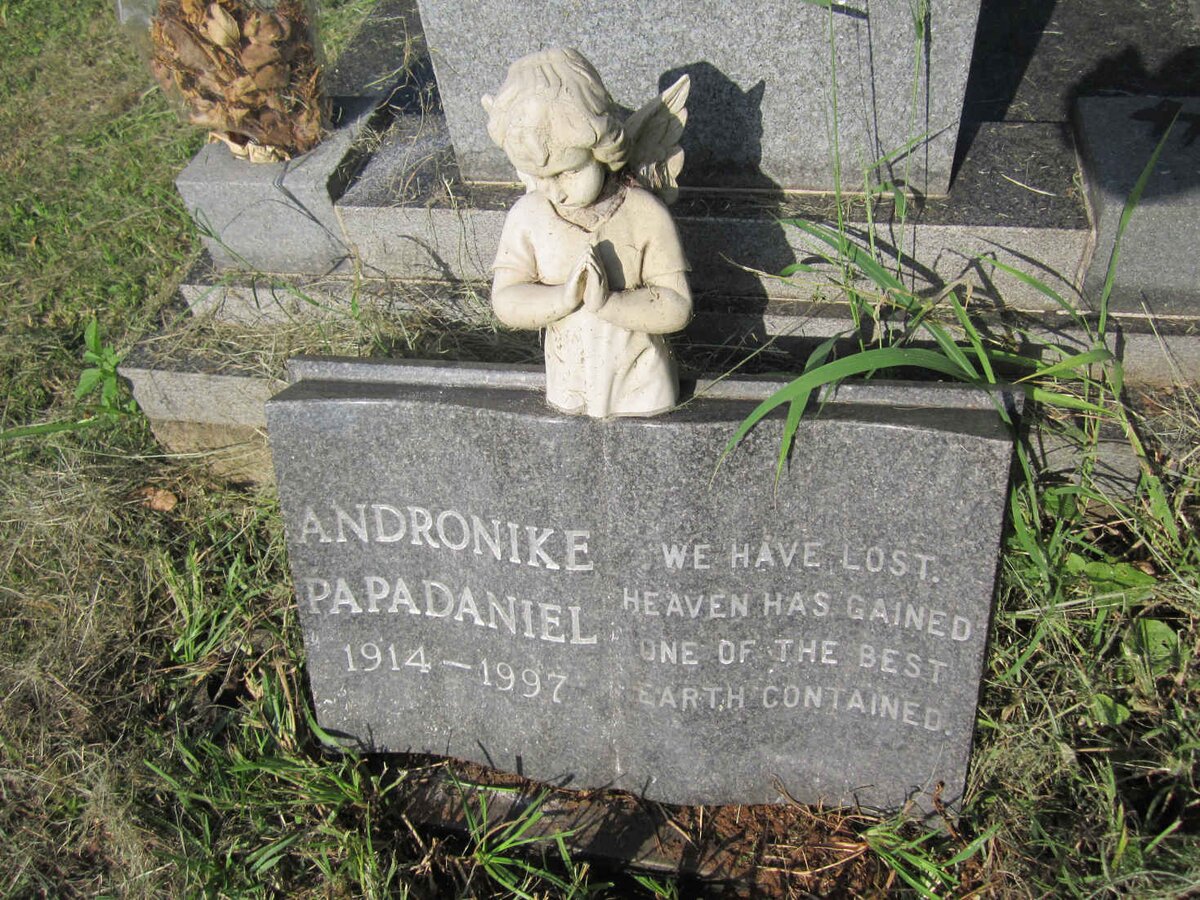 PAPADANIEL Andronike 1914-1997