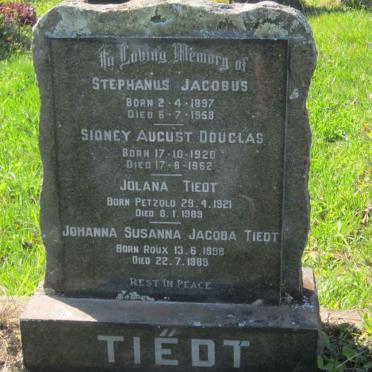 TIËDT Stephanus Jacobus 1897-1958 &amp; Johanna Susanna Jacoba ROUX 1898-1989