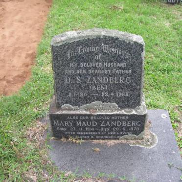 ZANDBERG D.S. 1911-1966 &amp; Mary Maud 1914-1979