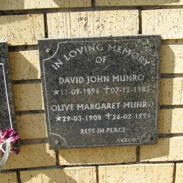 MUNRO David John 1896-1983 &amp; Olive Margaret 1908-1998