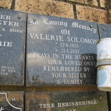 SOLOMON Valerie 1920-2002