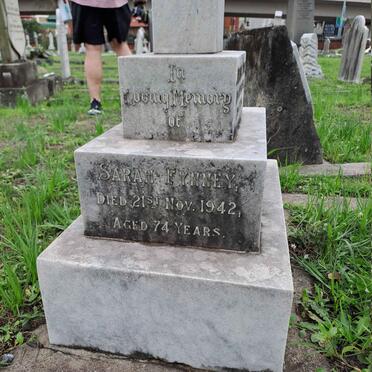 F - Vanne :: Surnames - F