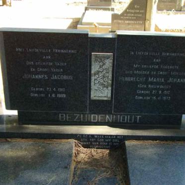 BEZUIDENHOUT Johannes Jacobus 1910-1999 &amp; Huibrecht Maria Johanna NIEUWOUDT 1912-1973