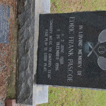 PASCOE Edric Frank 1908-1996 :: BOULS Gyneth Louise nee PASCOE 1940-2009