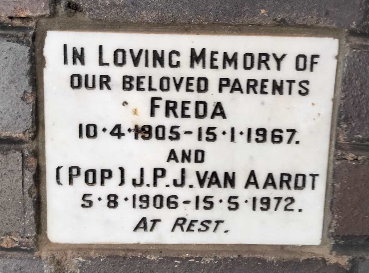 AARDT J.P.J., van 1906-1972 & Freda 1905-1967