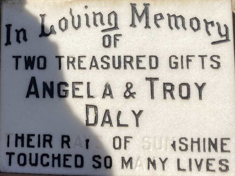 DALY Troy & Angela