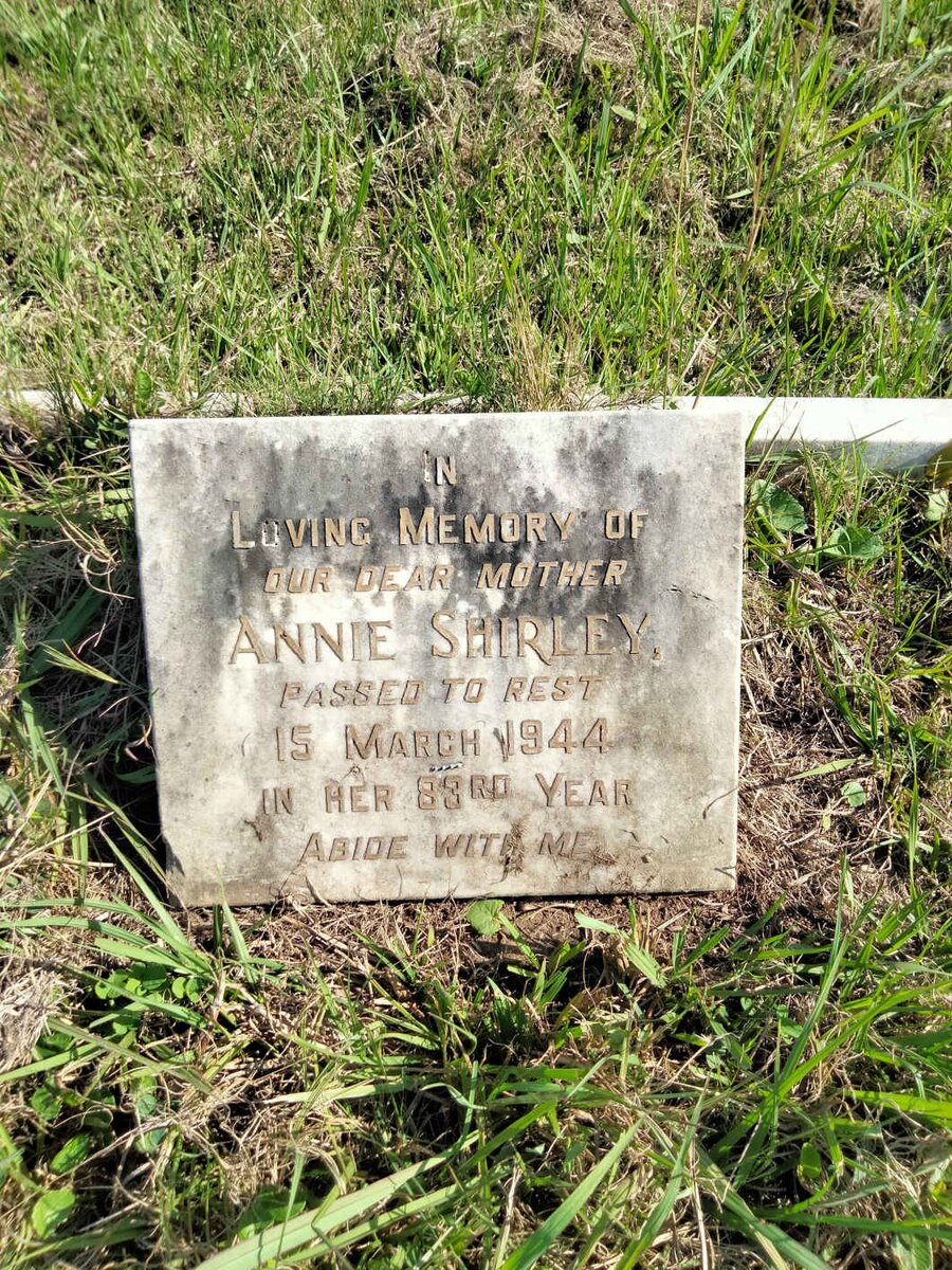 SHIRLEY Annie -1944