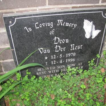 NEST Deon, van der 1970-1996