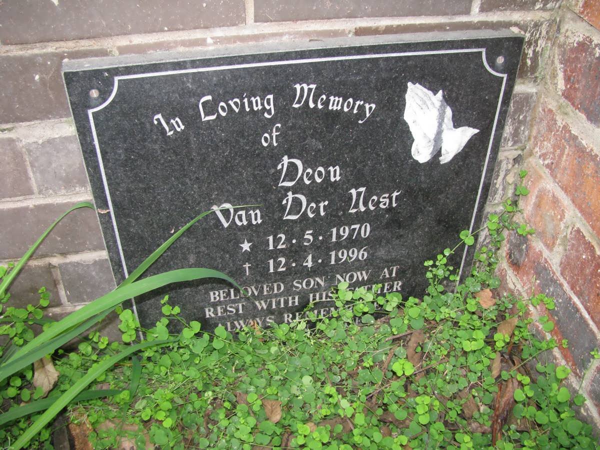 NEST Deon, van der 1970-1996