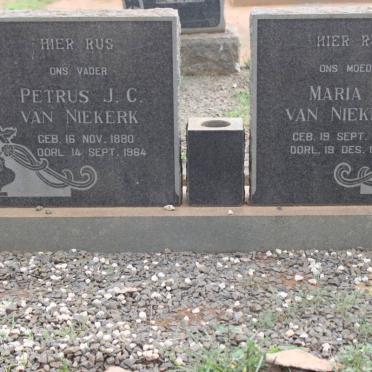 NIEKERK Petrus J.C., van 1880-1964 &amp; Maria M. 1887-1960