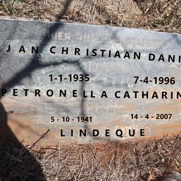 LINDEQUE Jan Christiaan Daniel 1935-1996 & Petronella Catharina 1941-2007