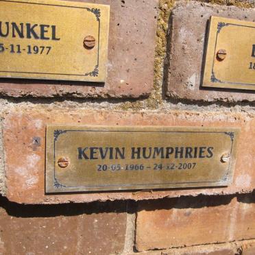 HUMPHRIES Kevin 1966-2007
