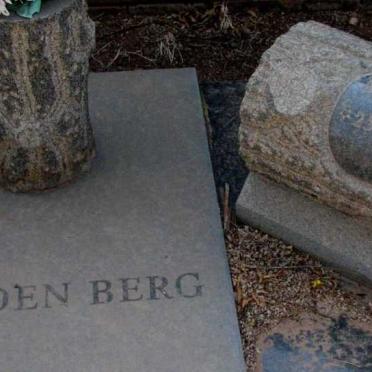 BERG Coenraad Johannes, van den 1893-1983 &amp; Martha Elizabeth VAN VREDEN 1895-1981