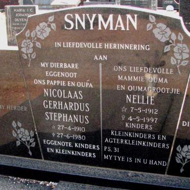 SNYMAN Nicolaas Gerhardus Stephanus 1910-1980 &amp; Nellie 1912-1997
