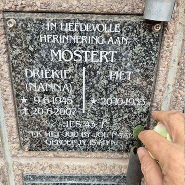 MOSTERT Piet 1933- & Driekie 1945-2007