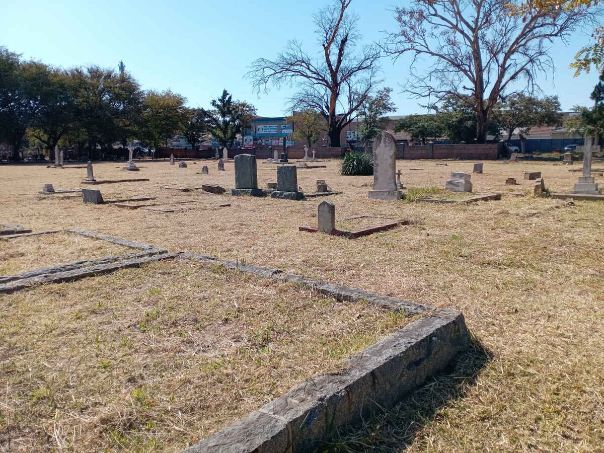 13. Oorsig van die "Ou Afrikaanse" gedeelte in die begraafplaas / Overview of the "Old Afrikaans" part in the cemetery