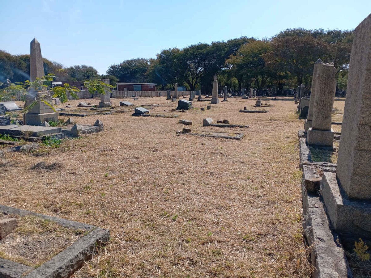 12. Oorsig van die "Ou Afrikaanse" gedeelte in die begraafplaas / Overview of the "Old Afrikaans" part in the cemetery