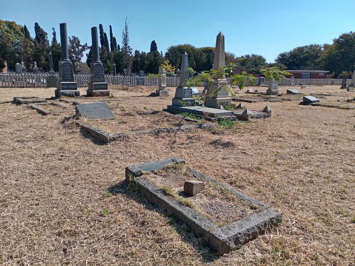 11. Oorsig van die "Ou Afrikaanse" gedeelte in die begraafplaas / Overview of the "Old Afrikaans" part in the cemetery