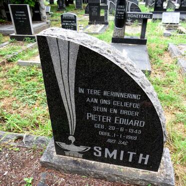 SMITH Pieter Eduard 1945-1969 & Anna Magaretha 1918-1975_1